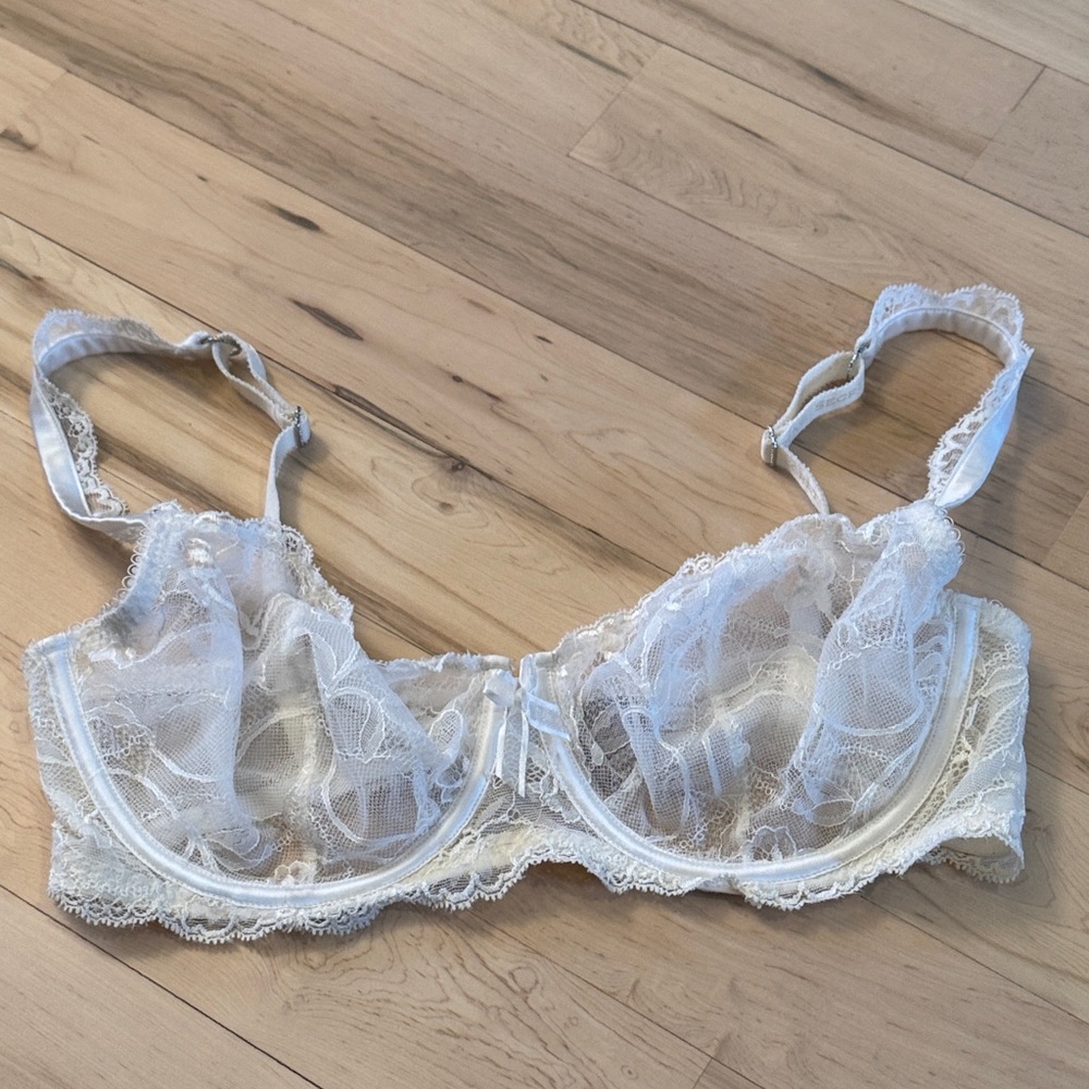 Victoria’s Secret White Lace Demi Bra-36D-Sexy-Feminine